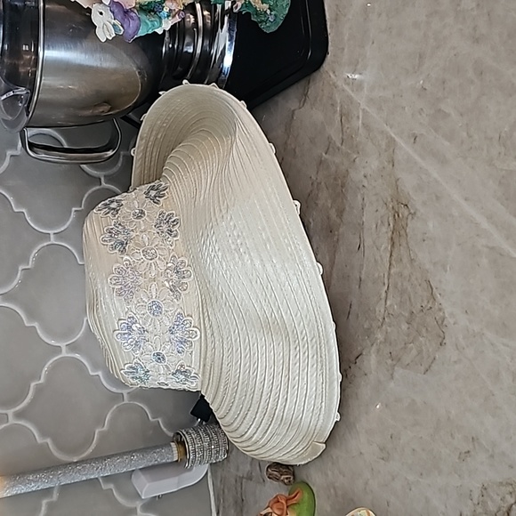 Easter mother day hat by whittal..& shon - Picture 2 of 7